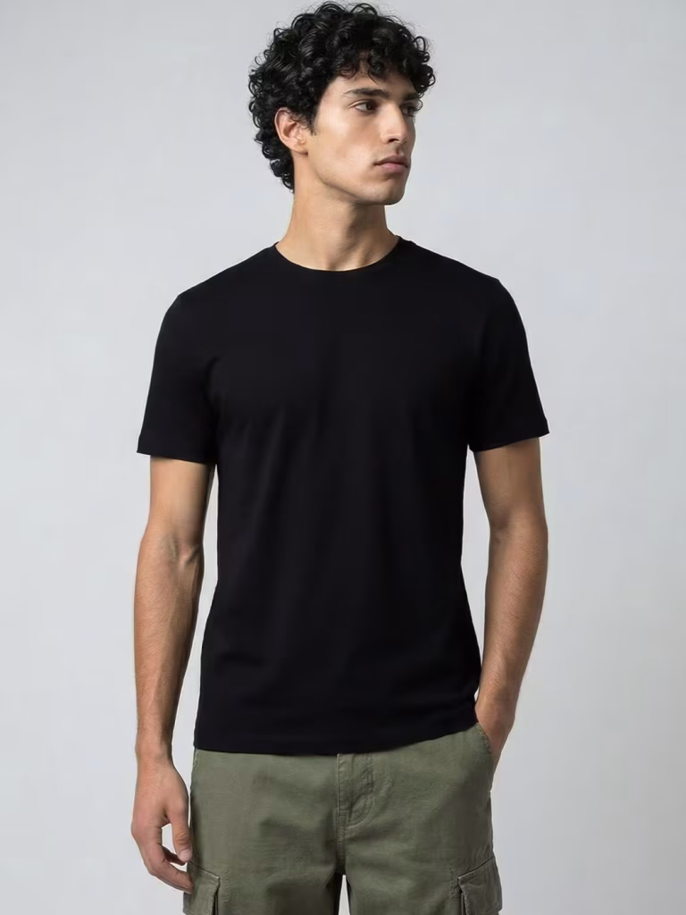 Plain Men's Black Half Sleeve Round Neck T-Shirt